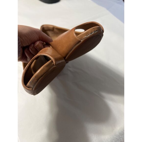 Clarks Tan Leather Peep-Toe Heels Size 8.5 - Picture 3 of 11